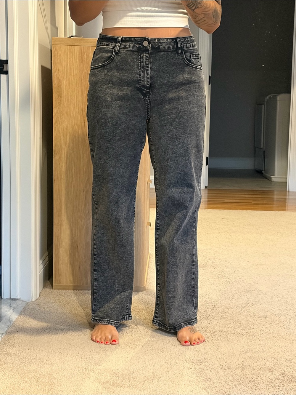 High-Rise Straight Leg Jeans - Washed Black